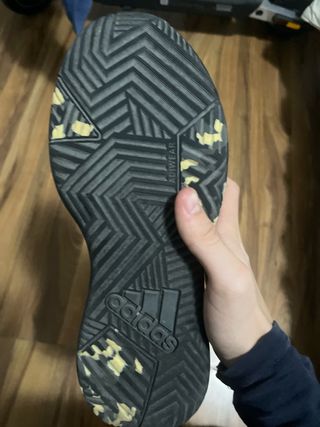 Zapatillas Baloncesto Adidas Negras y Doradas