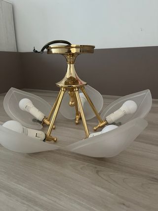 Lámpara de cristal y metal dorada