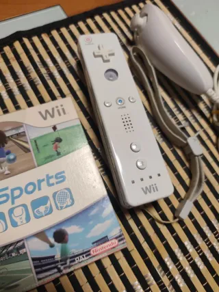 Nintendo Wii Sports + Controller