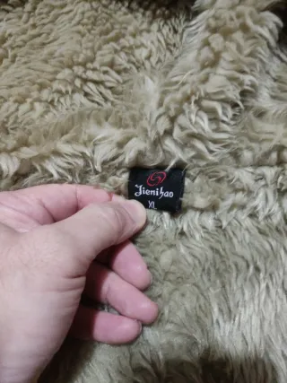 Cazadora blanca con capucha