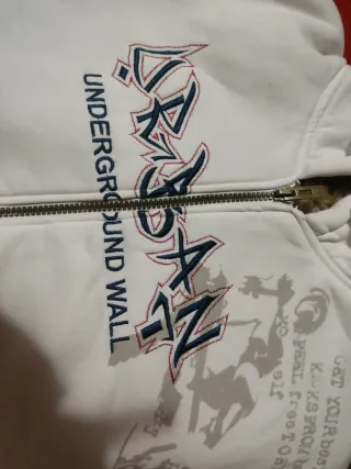 Cazadora blanca con capucha