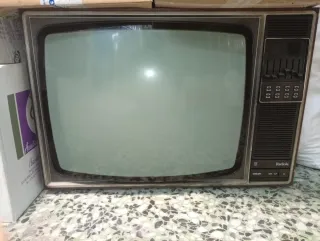 Televisor Radiola Antiguo Marrón y Negro
