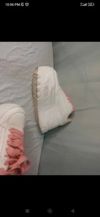 Tenis Blancos con Diseño Anime Rosa