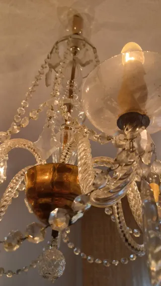 Lámpara de araña de cristal dorada