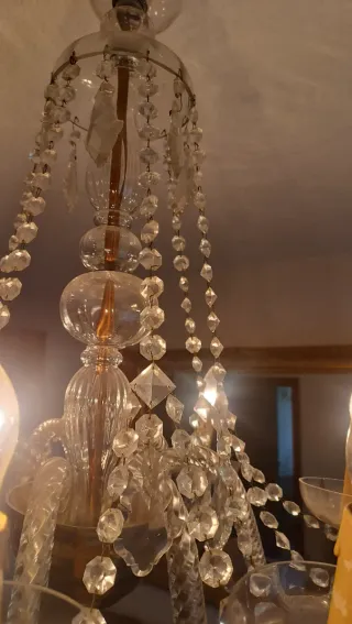 Lámpara de araña de cristal dorada