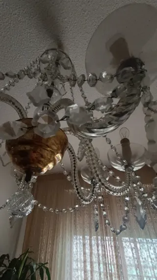 Lámpara de araña de cristal dorada