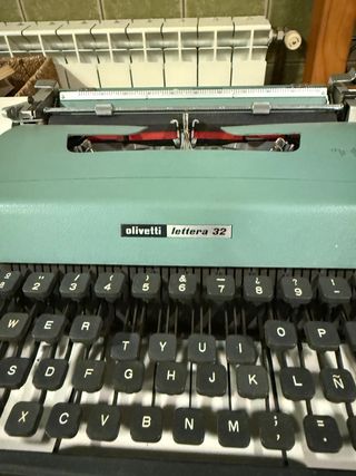 Máquina de escribir Olivetti Lettera 32