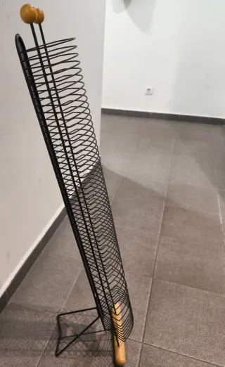 Columna porta CDs metal y madera