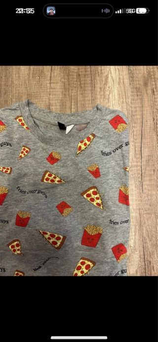 Sudadera H&M gris estampado pizza y patatas