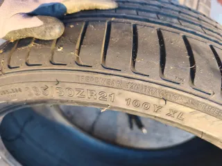 Neumáticos 285 30 R21 100Y