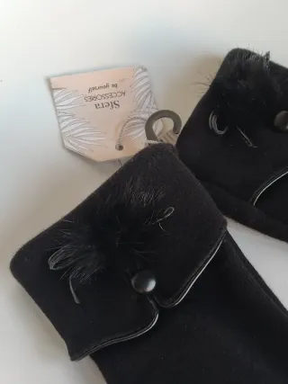 Guantes negros Sfera pompón piel