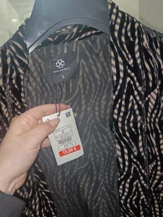 Kimono negro y beige estampado