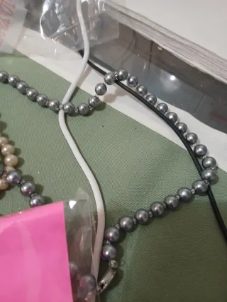 Collares Majorica Beige y Negro