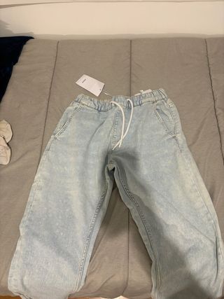 Pantalón vaquero desgastado azul