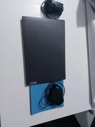 Lenovo Notebook Nero + Mouse + Alimentatore