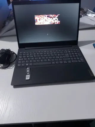 Lenovo Notebook Nero + Mouse + Alimentatore