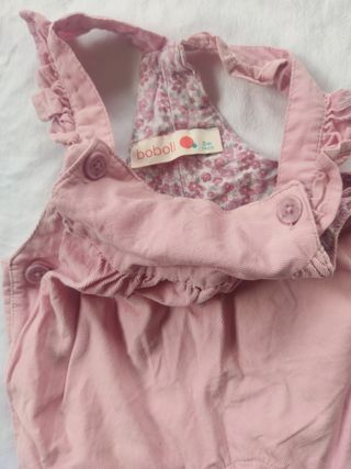 Conjunto peto rosa y body blanco