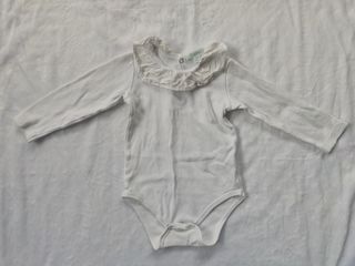 Conjunto peto rosa y body blanco