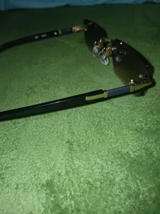 Gafas de sol sin montura doradas y marrones