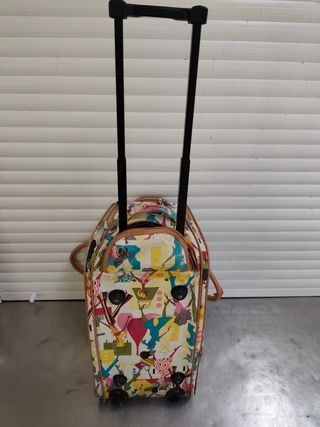 Maleta elegante con estampado de figuras