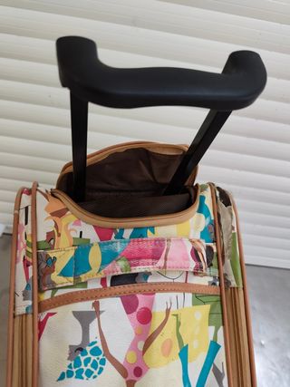 Maleta elegante con estampado de figuras