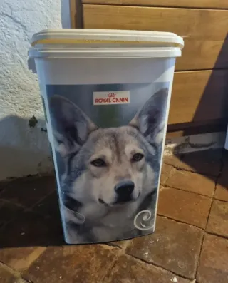 Contenedor Royal Canin para pienso