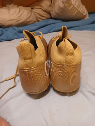 Botas de fútbol doradas Talla 44