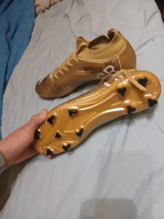 Botas de fútbol doradas Talla 44