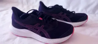 Zapatillas deportivas ASICS moradas y rosas