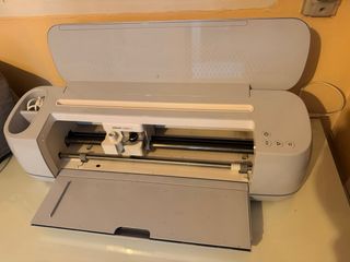 Cricut Maker 3 con accesorios y cuchillas