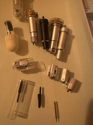 Cricut Maker 3 con accesorios y cuchillas