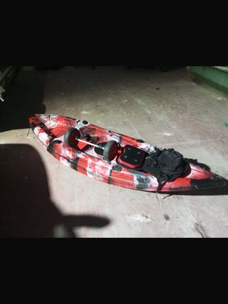 Kayak de pesca con ruedas