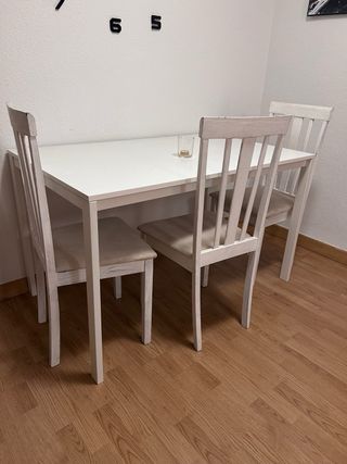 Mesa de comedor blanca