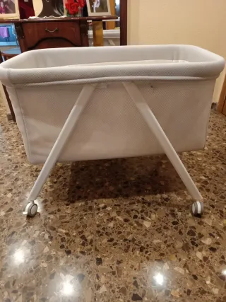 Minicuna con ruedas