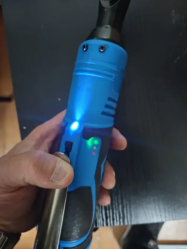 Llave de trinquete eléctrica azul