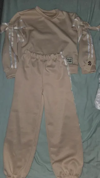 Conjunto chándal niña Miu Miu beige