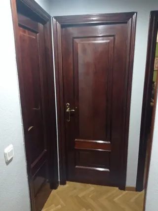 8 Puertas de Nogal Marrón Oscuro