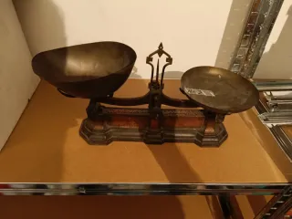 Báscula antigua de pesaje