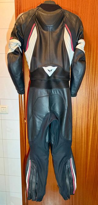 Mono Dainese Mujer Negro/Blanco/Rosa muy cuidado