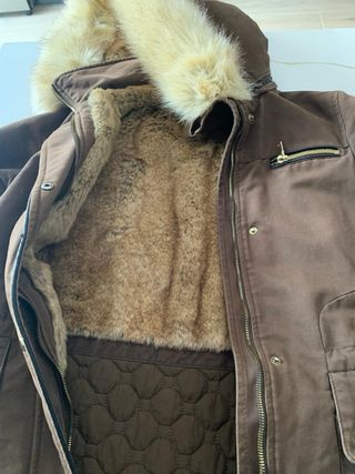 Parka Zara Marrón con Forro de Pelo.