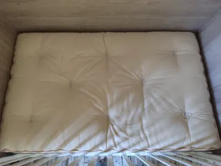 Cuna combertible habitación infantil.