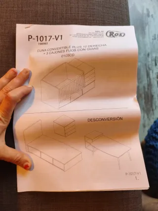 Cuna combertible habitación infantil.