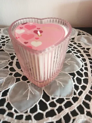 Candela profumata a forma di cuore