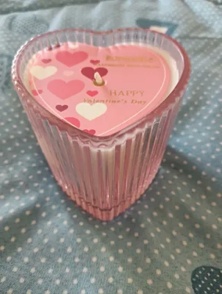 Candela profumata a forma di cuore