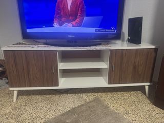 Mueble TV blanco y madera