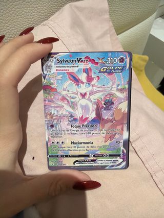 Carta Pokémon Sylveon VMAX 310 HP