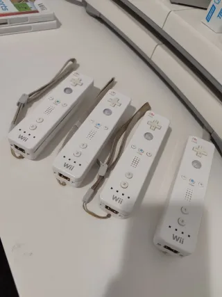 Nintendo Wii + 4 Comandi + Giochi + Extra