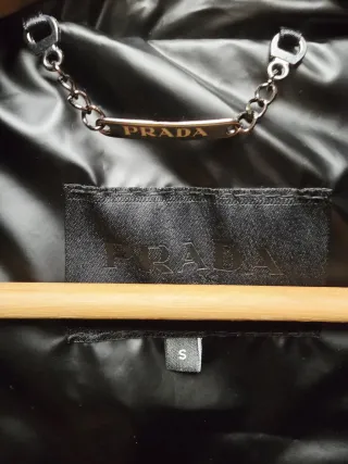 Chaqueta Prada Negra Brillante.  Tallas: S-M-L-XL-