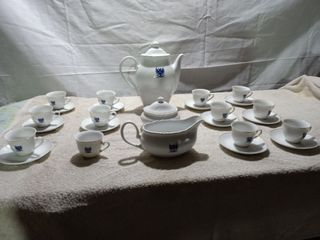 Juego de café de porcelana le falta un plato