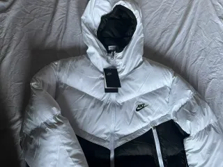 Giacca Nike uomo/donna bianca e nera